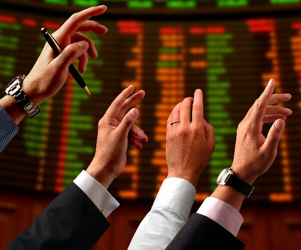 Stocks Shake Off a Wobbly Start and Finish Slightly Higher