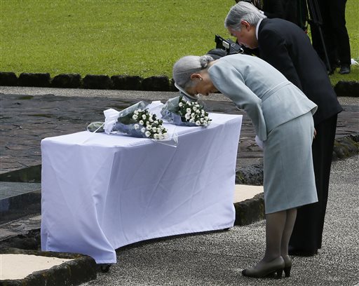 Emperor Akihito Honors Japanese war Dead in Philippines