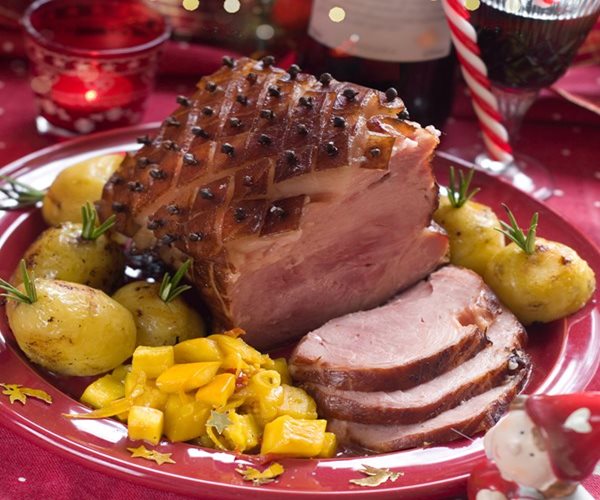 How to Enjoy Holiday Meals Without Overindulging