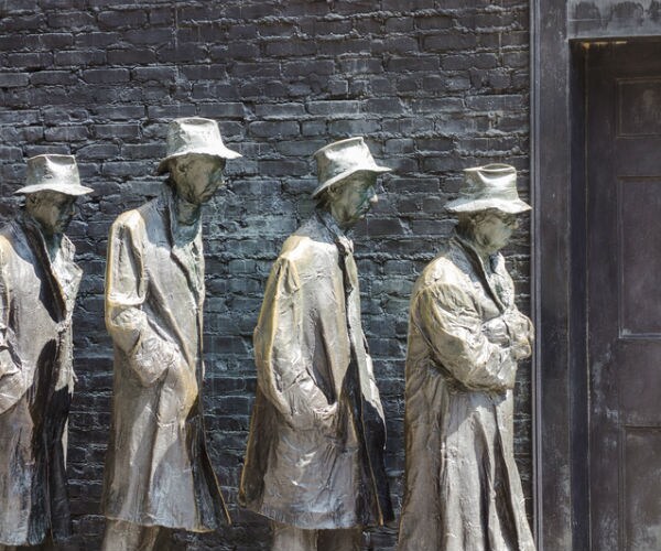 Surging Stocks Lift Wealth, but Wall Street Isn't Sharing Gains Widely