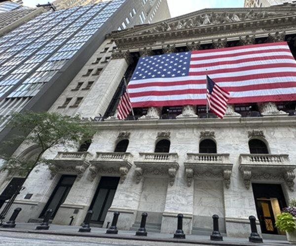 Stocks Near Records, Yields Slide After Jobs Report