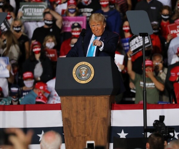 donald trump speaks at campaign rally