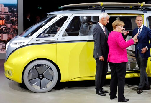 Merkel Calls for German Automakers to Regain Consumer Trust