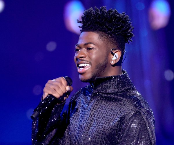 lil nas x performing