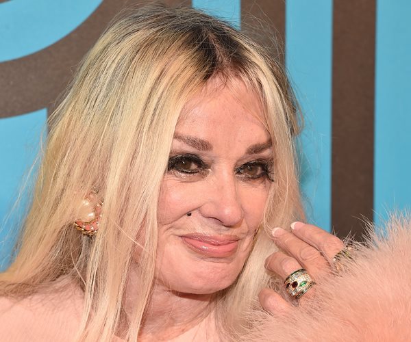 Hollywood Sex Symbol Reveals Her Affairs With Sinatra, Carson