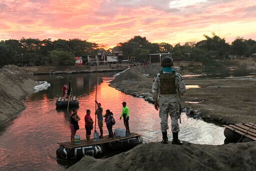 Migrants, Troops Slowly Build up on Guatemala-Mexico Border