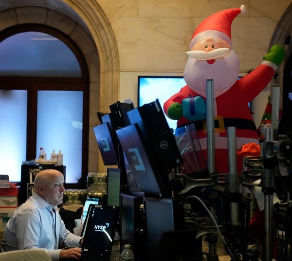 Dow Gains 159 Points, S&P Near All-Time High