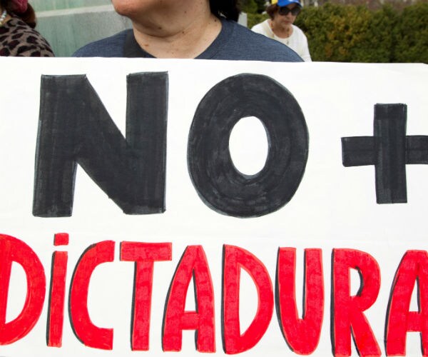 no dictadura banner outside the oas in washington dc  