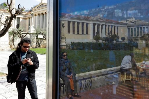 Crisis-weary Greeks to Get Phone, Email Prompts to Pay Taxes