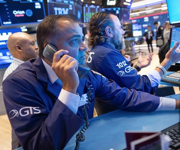 Hedge Fund Stockpickers Rise as Quants Suffer