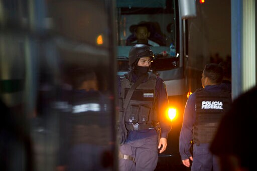 Cuban Migrants Stage Mass Escape from Center in South Mexico