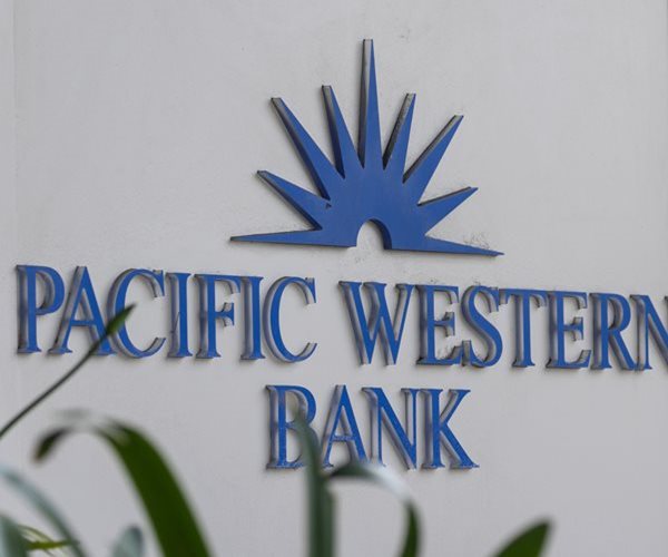 Troubled PacWest Sells $2.6 Billion Loans at Discount 