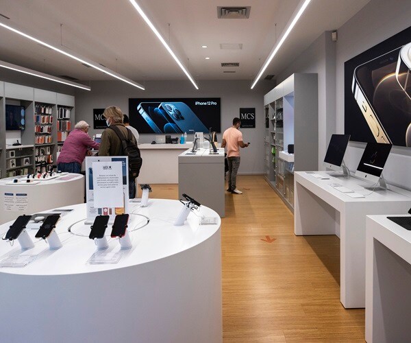 Apple Plans Thinner MacBook Air With Magnetic Charger in Mac Lineup Reboot