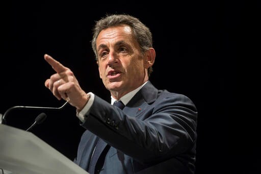 Ex-French Economy Minister Announces Presidential Bid