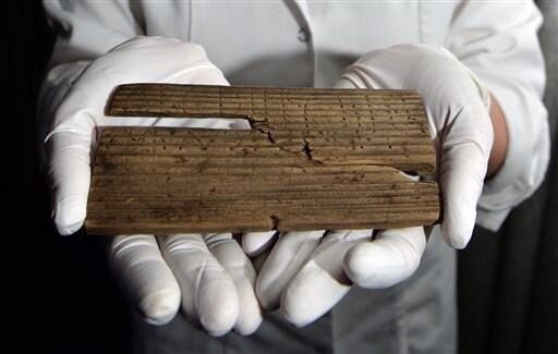 2,000-year-old Handwritten Documents Found in London Mud