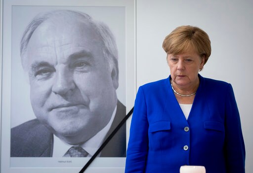 Germany's Kohl to be Honored by Macron, Clinton at EU Event