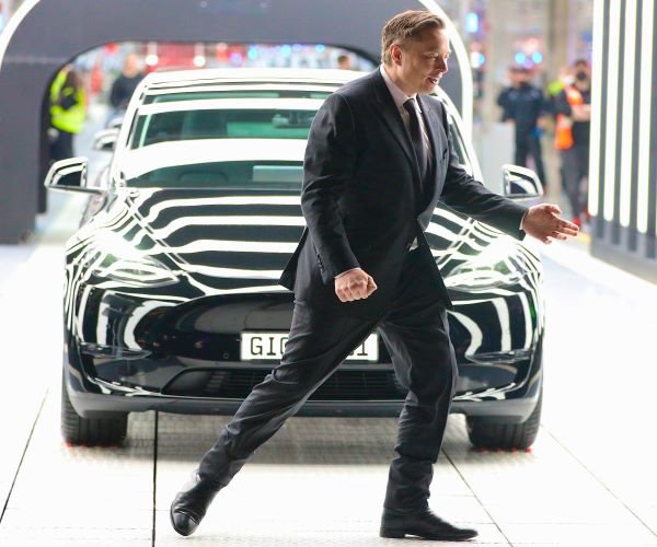 Musk to Bankroll Twitter Deal With Equity, Debt