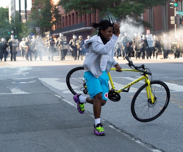 police use tear gas and rubber bullets on blm protesters