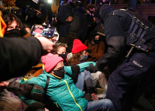 Polish Police Carry Away Abortion Rights Protesters