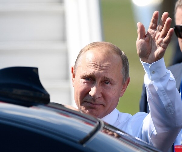 Dissidents Take to Streets Against Putin's Term Extension