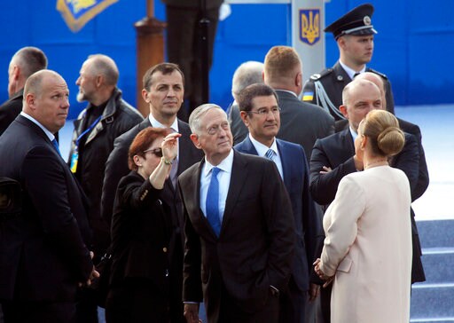 In Kiev, Mattis Says Moscow Wants to Redraw Borders by Force