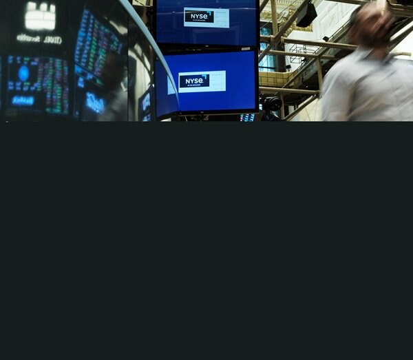 Futures Inch Higher as Investors Assess Fed Minutes