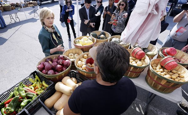 Faking Authenticity Not Easy for Hillary 