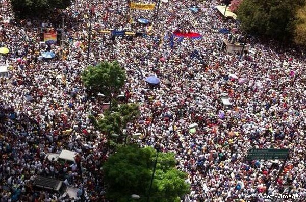 Throngs of Venezuelans March Despite Carnival Holiday