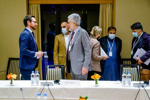 Western Diplomats Meet Afghan Activists amid Taliban Talks