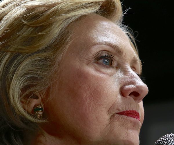 Clinton More Conservative Than Trump When It Comes to Investing