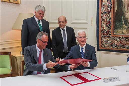 French, German Tank Makers Sign Tie-up Agreement