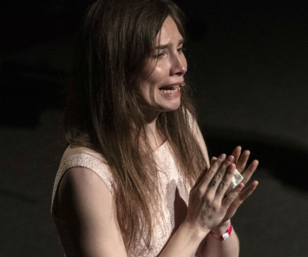 Amanda Knox Breaks Down in Italy as She Relives Murder Trial