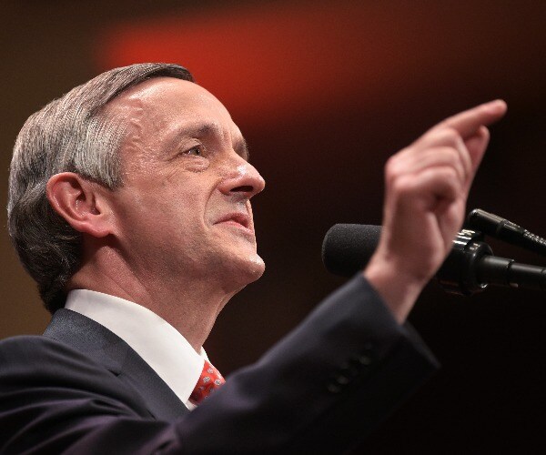 Pastor Jeffress: Trump Right to Question Pelosi, Romney on Faith