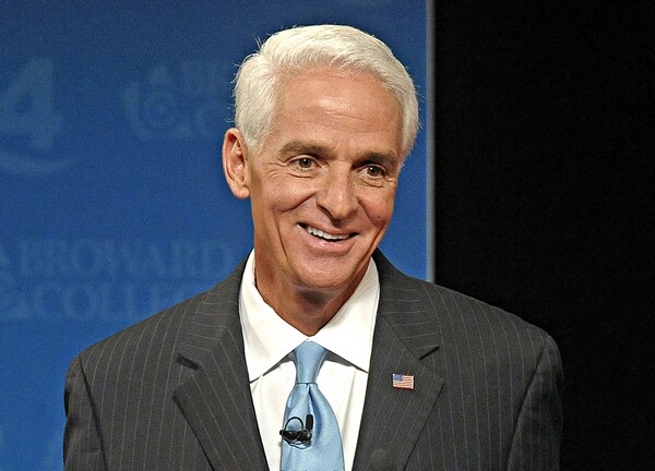 Report: Charlie Crist Bars Media From Taking Photos on Plane