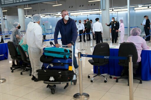 Thailand Loosens Entry Restrictions as Omicron Worries Ease