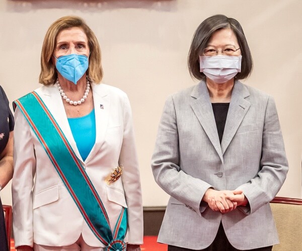nancy pelosi stands next to tsai ing-wen