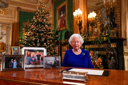 Queen Elizabeth II to Admit 'bumpy' Year in Christmas Speech