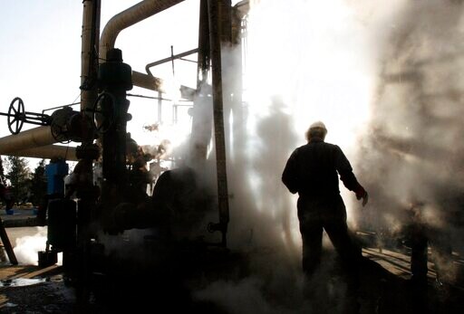 Iran Oil Workers Strike for Better Wages as Economy Suffers
