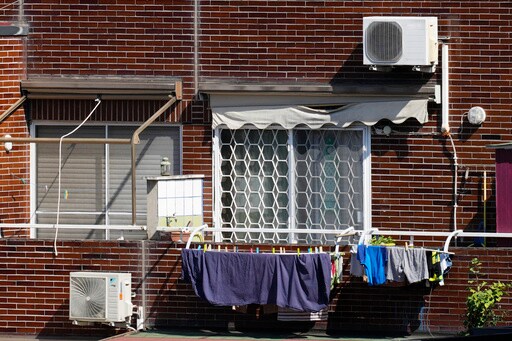 As the Summer Breezes Fade, Sweltering Europeans Give Air Conditioning a Skeptical Embrace