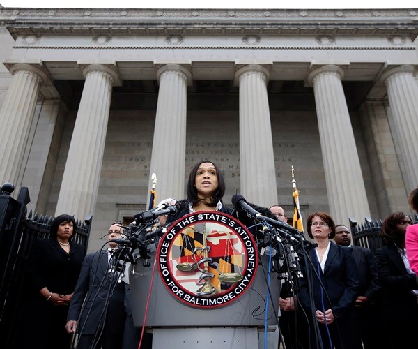 Baltimore on Edge after Hung Jury in Policeman's Manslaughter Trial