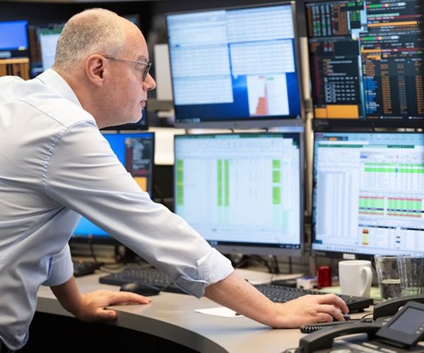 Global Stocks Mixed in Cautious Trading on Labor Day