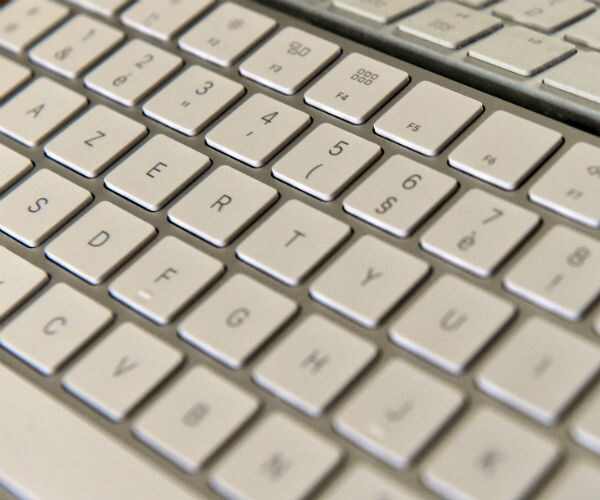 Hackers Targeting Clinton Aides Struck Across U.S. Politics