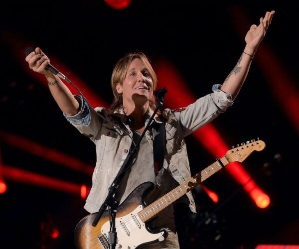 Keith Urban: Ruth Reed Buys Star's Coffee Not Knowing He's Famous