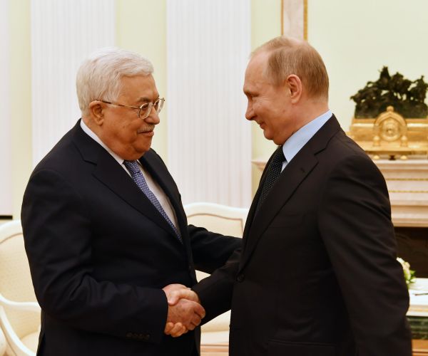 Putin Discusses Mideast with Trump, Hosts Abbas