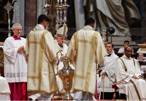 Pope Celebrates Holy Thursday Ahead of Foot-washing Ritual