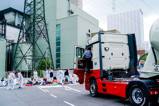 Climate Protesters Block Entrance to German Coal Plant