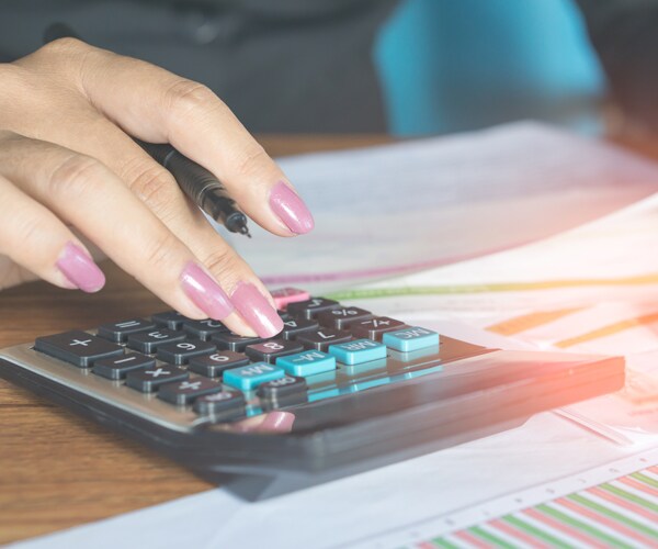 a woman calculating her expenses