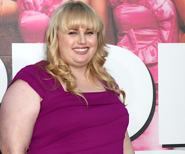 rebel wilson in a purple dress on the red carpet