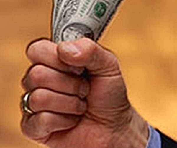 BlackRock's Fink Joins Dalio in Warning Against Sitting in Cash