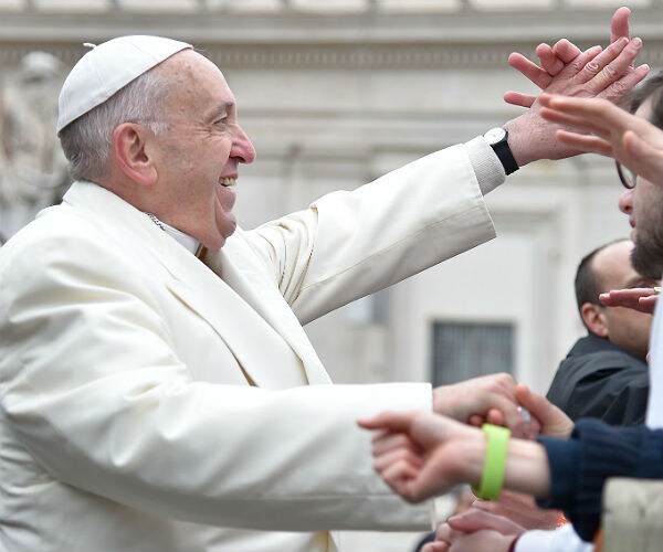 Poll: Pope Francis' Popularity Remains High Among US Catholics